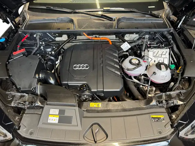 Audi Q5 view 12