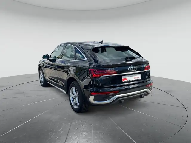 Audi Q5 view 3