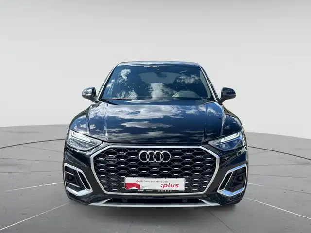 Audi Q5 view 2