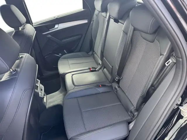 Audi Q5 view 10