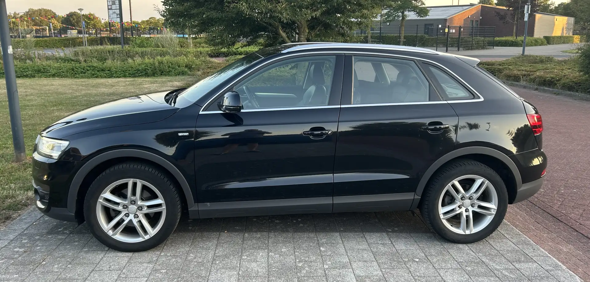 Audi Q3 2.0 TFSI quattro Negru - 2