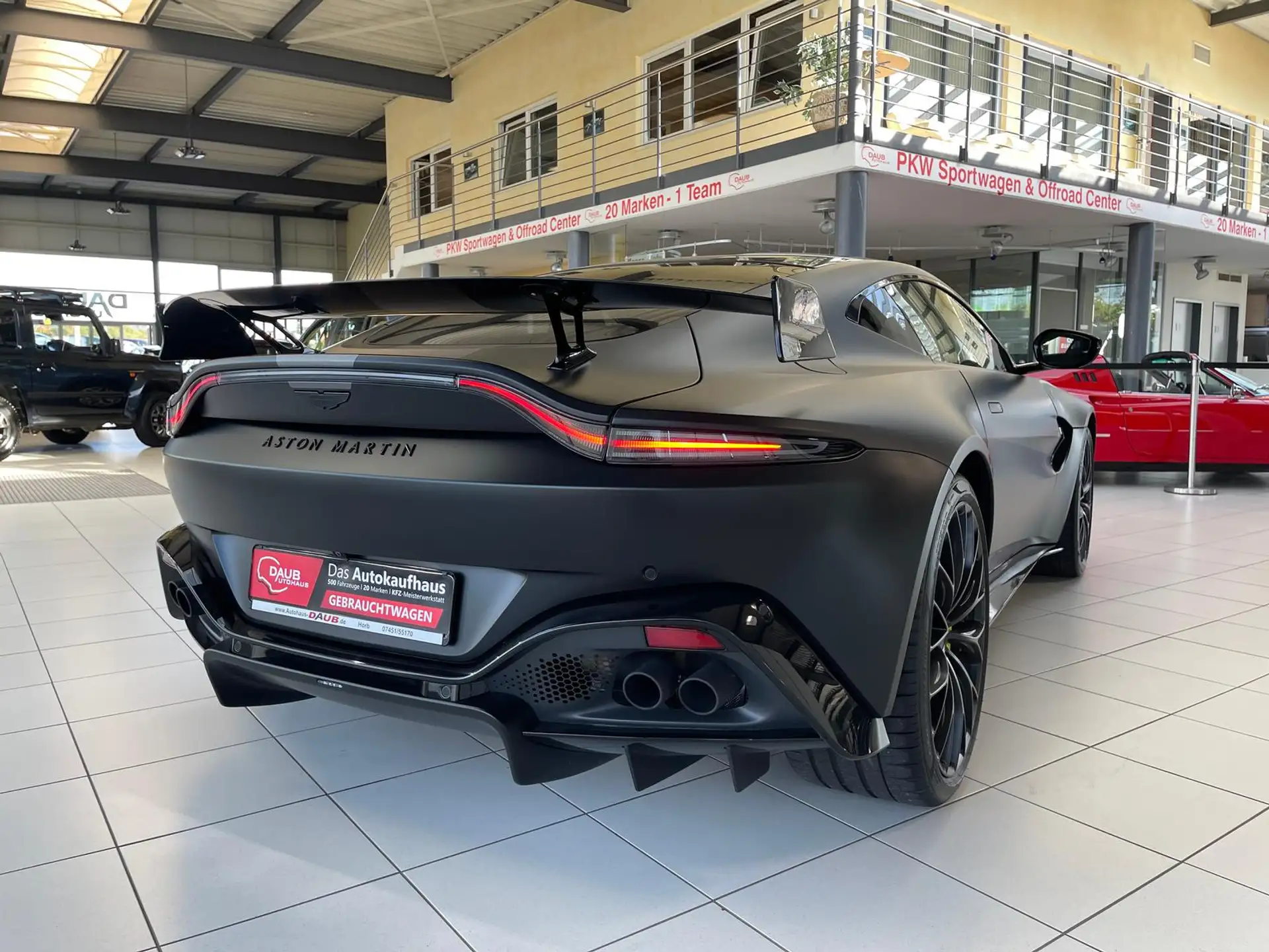 애스턴마틴 V8 Coupe 2023 검정 사진 5