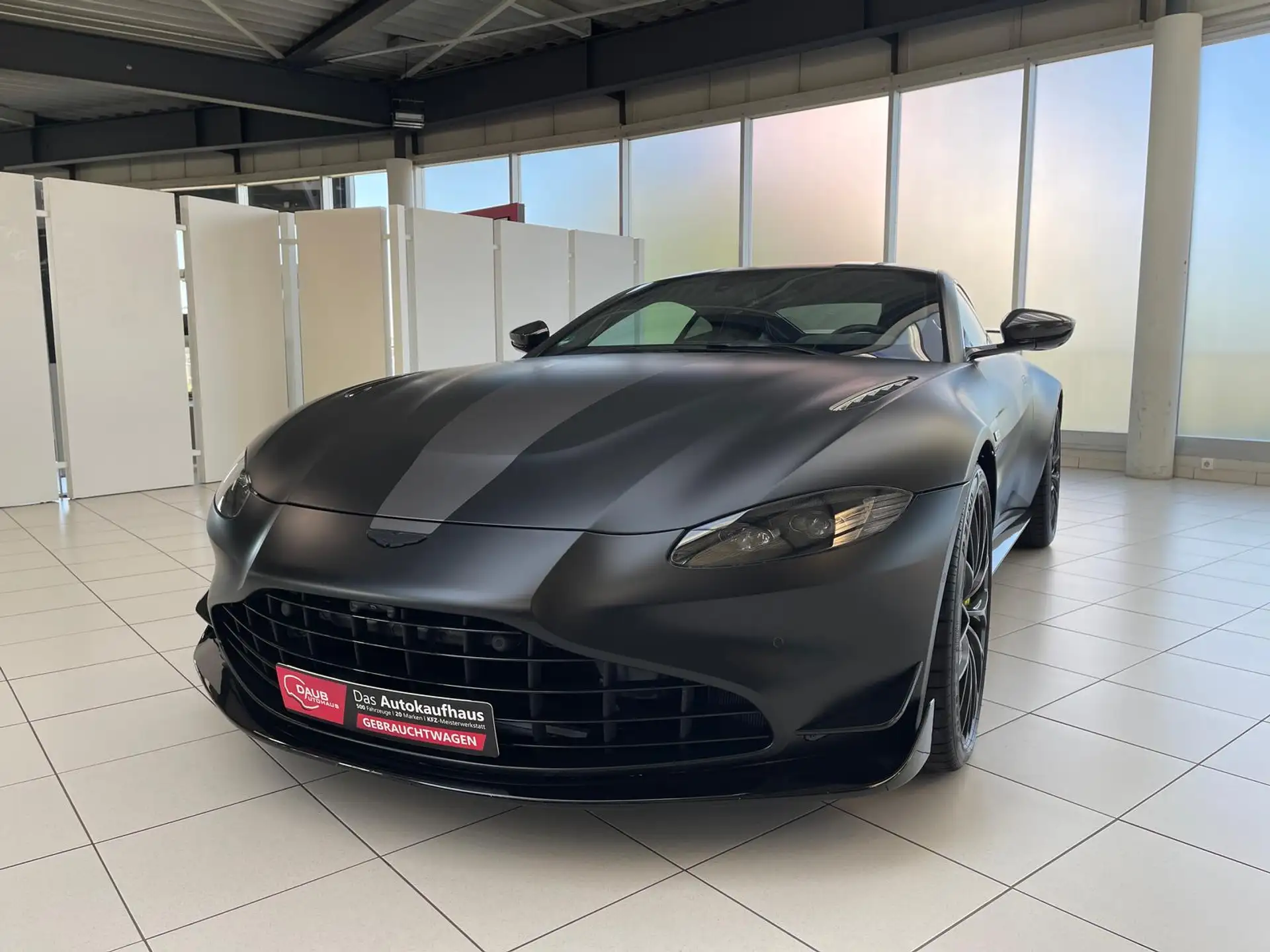 애스턴마틴 V8 Coupe 2023 검정 사진 2