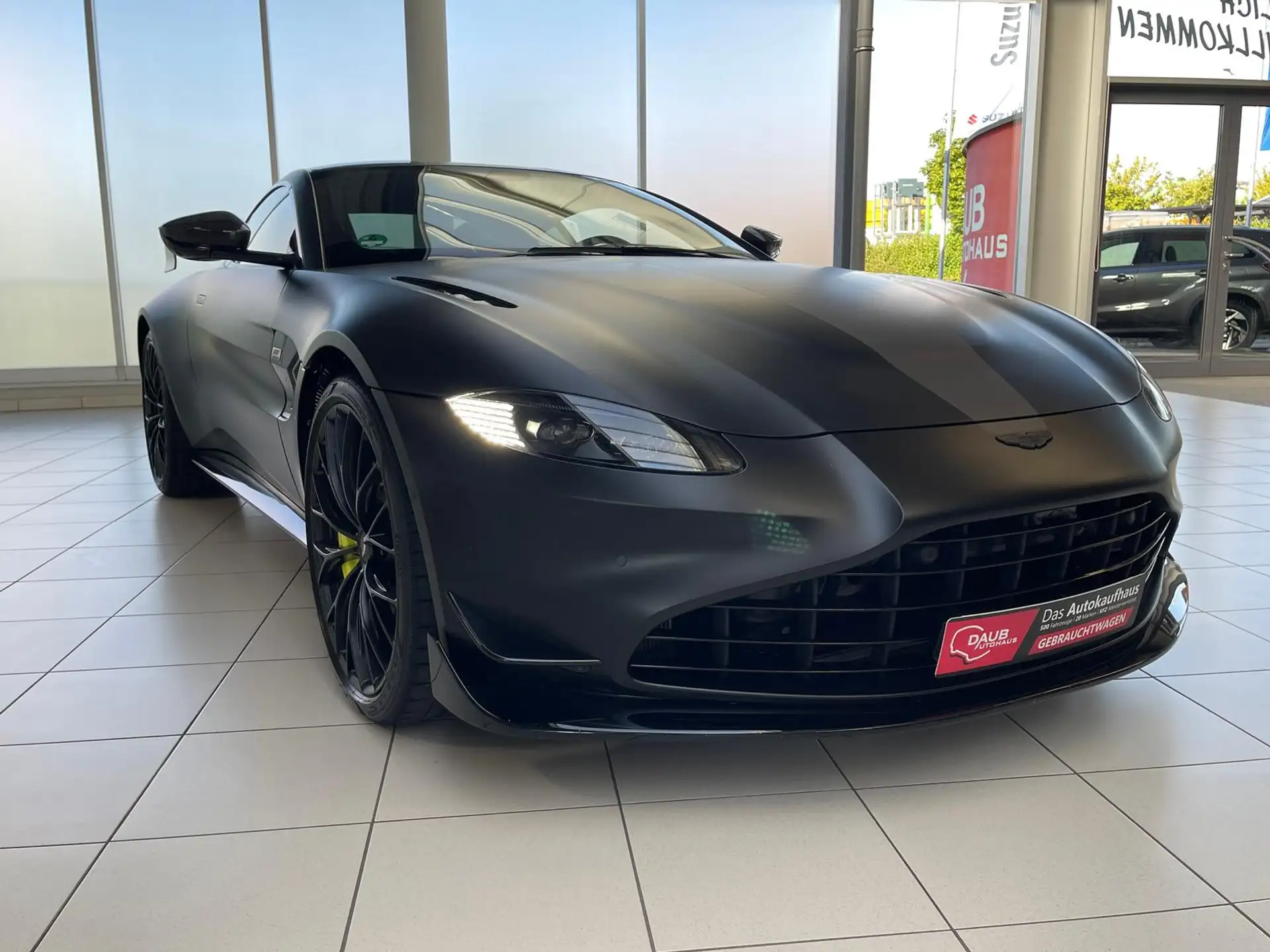 애스턴마틴 V8 Coupe 2023 검정 사진 7