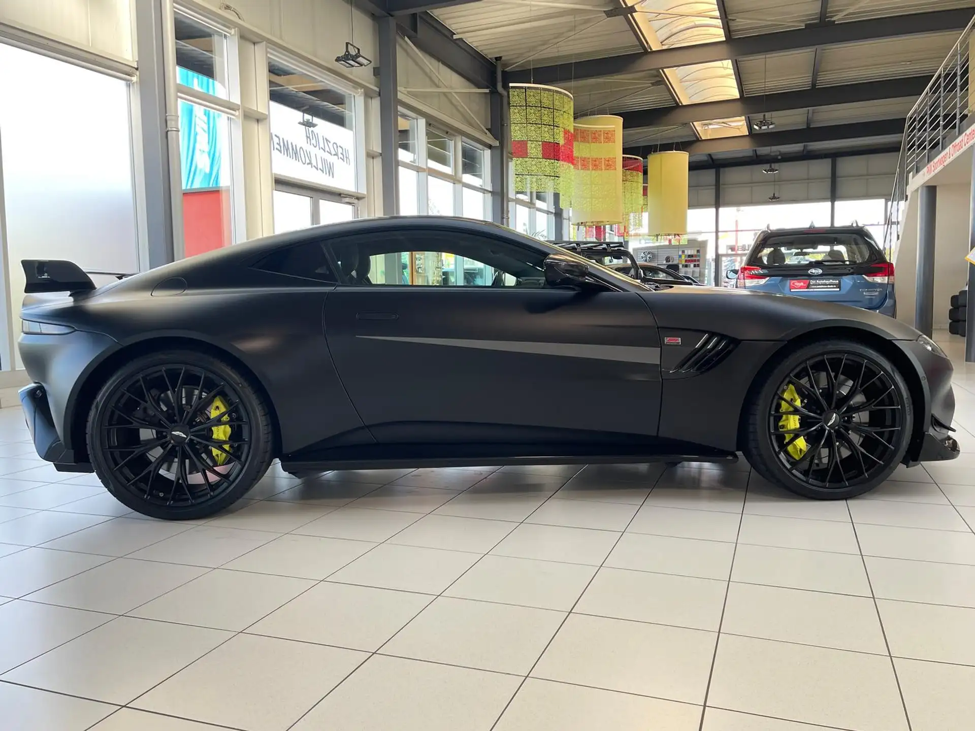 애스턴마틴 V8 Coupe 2023 검정 사진 6