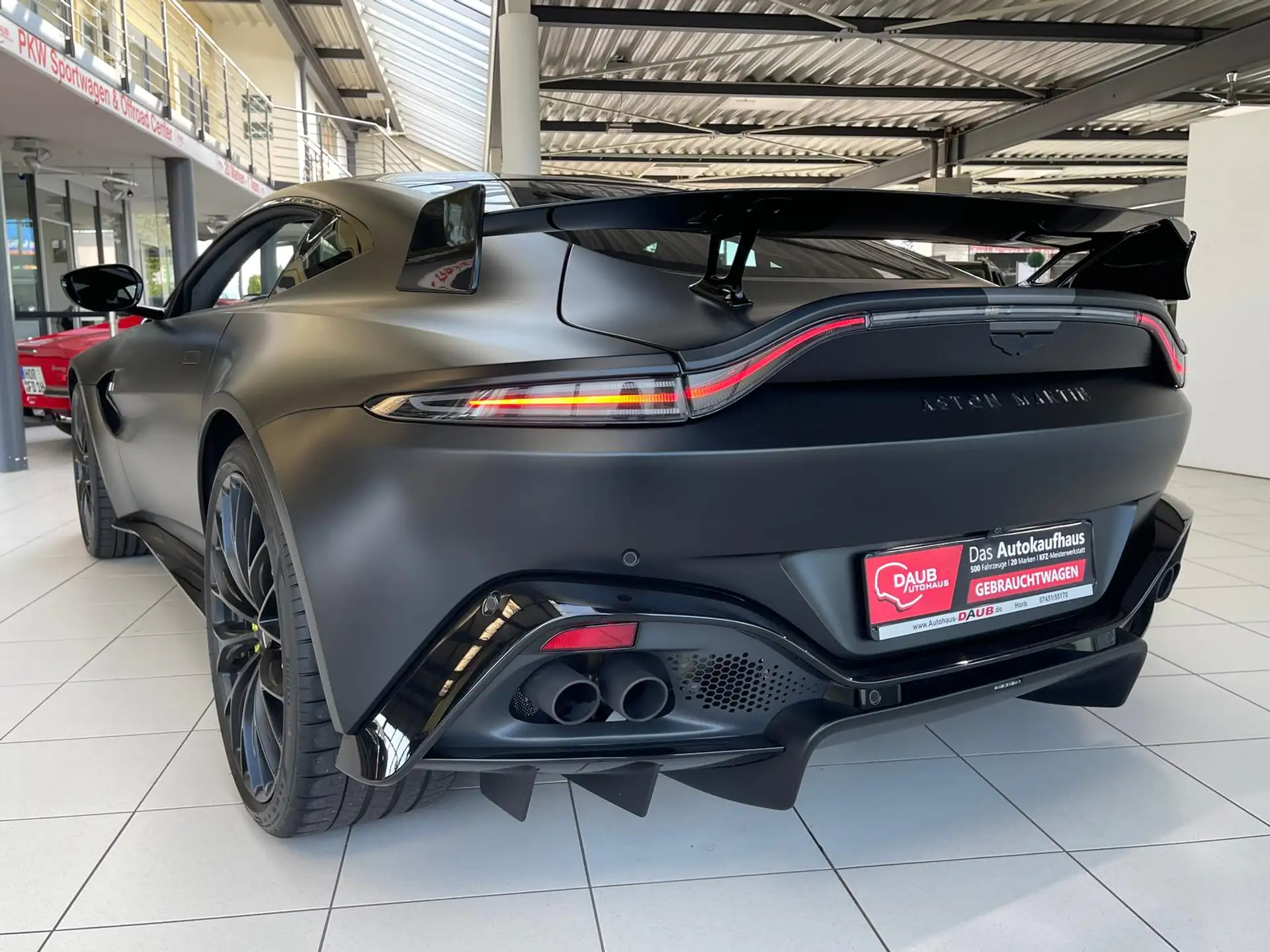 애스턴마틴 V8 Coupe 2023 검정 사진 4