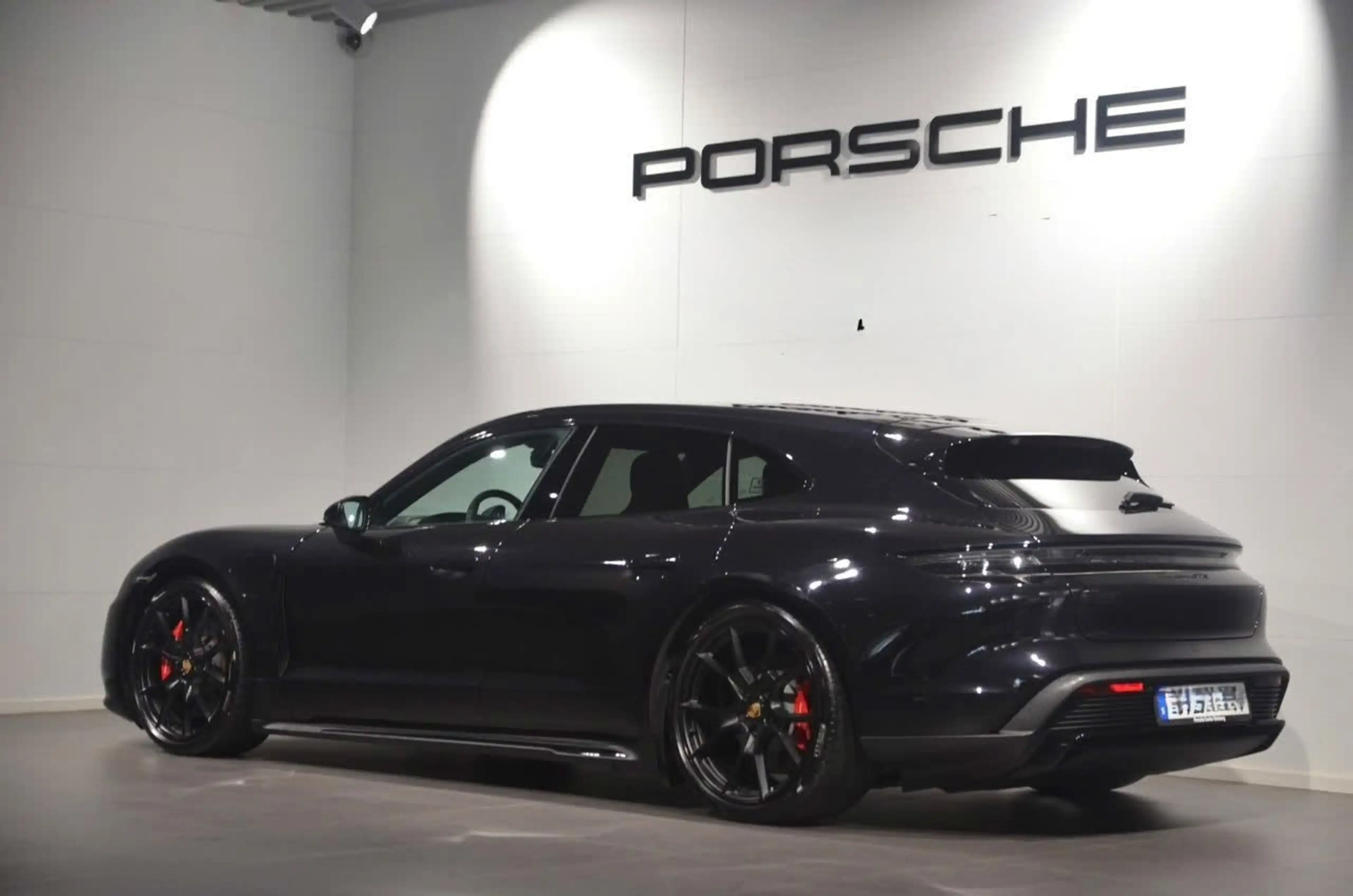 Porsche Taycan Sport Turismo GTS — photo 4