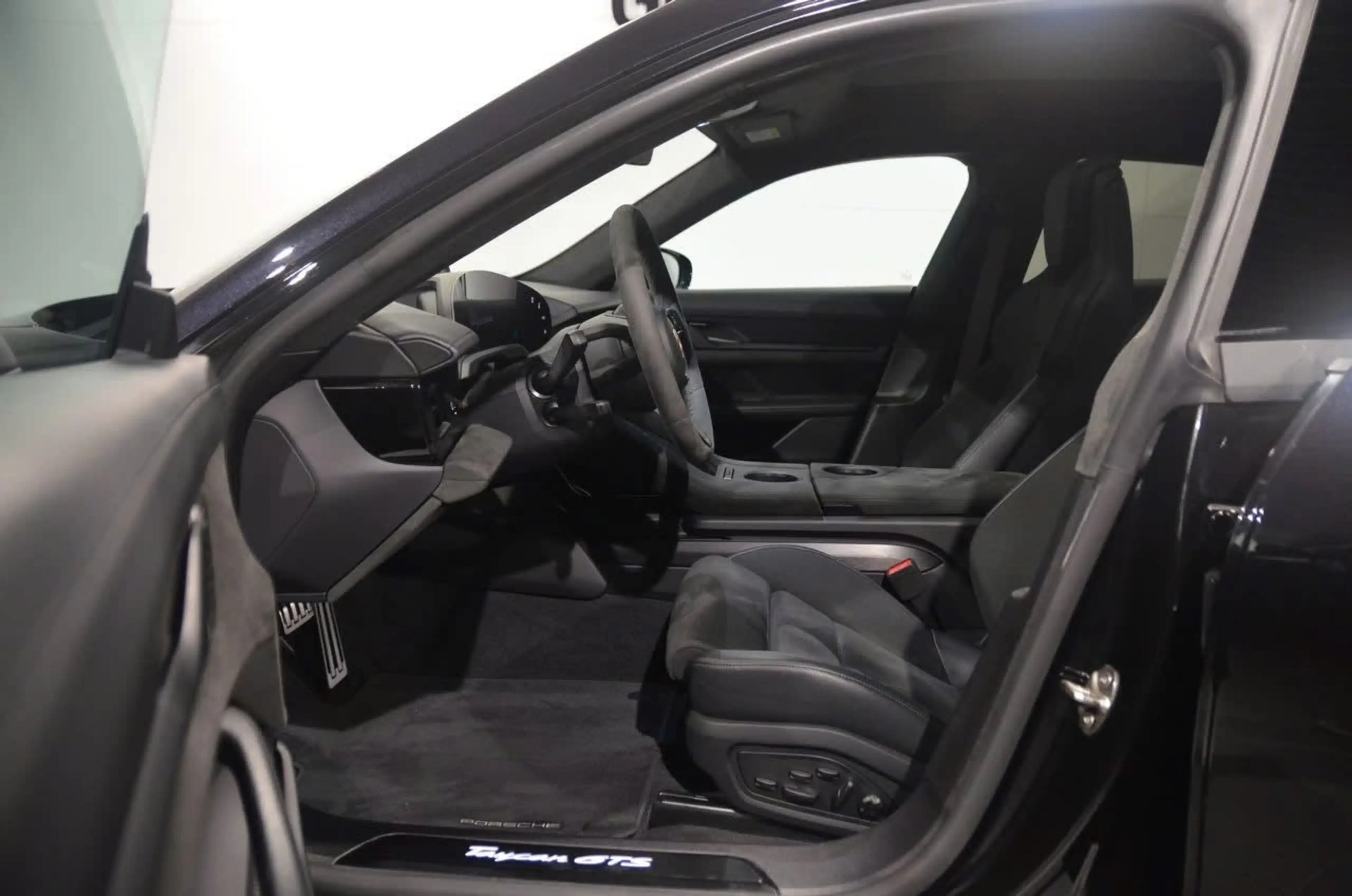 Porsche Taycan Sport Turismo GTS — photo 11