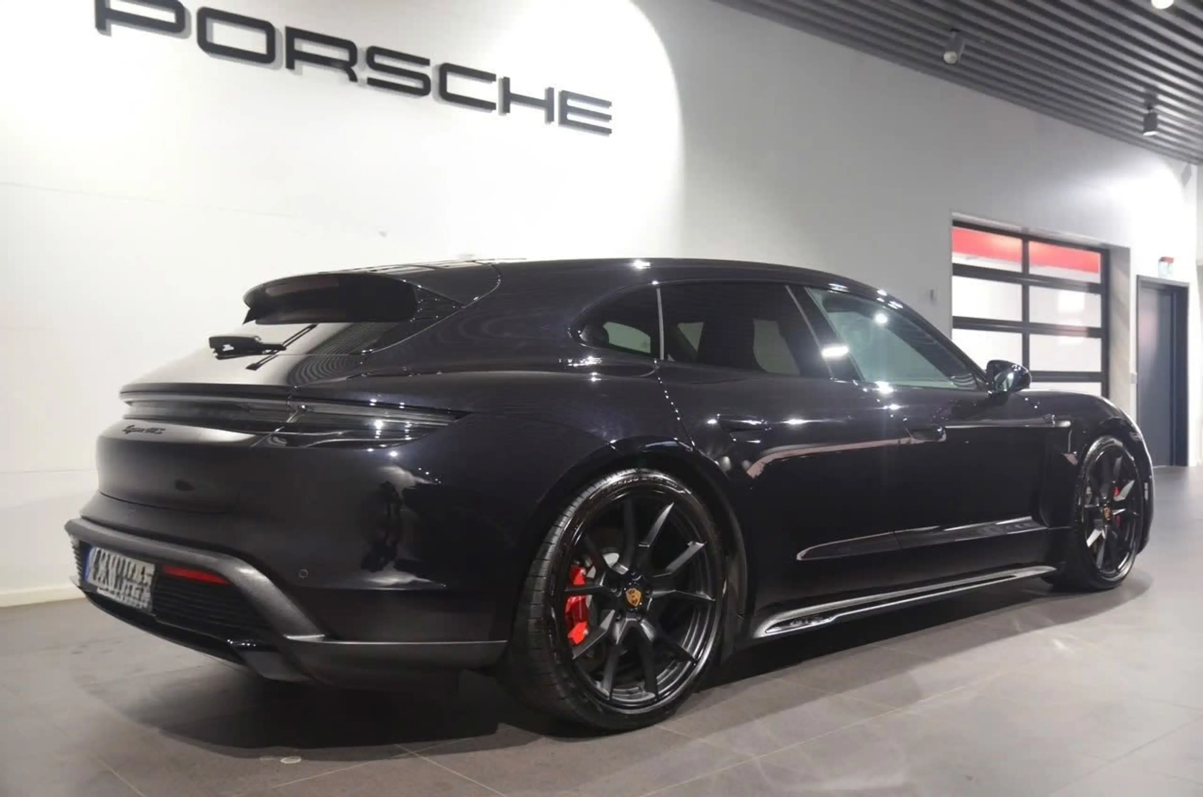 Porsche Taycan Sport Turismo GTS — photo 3