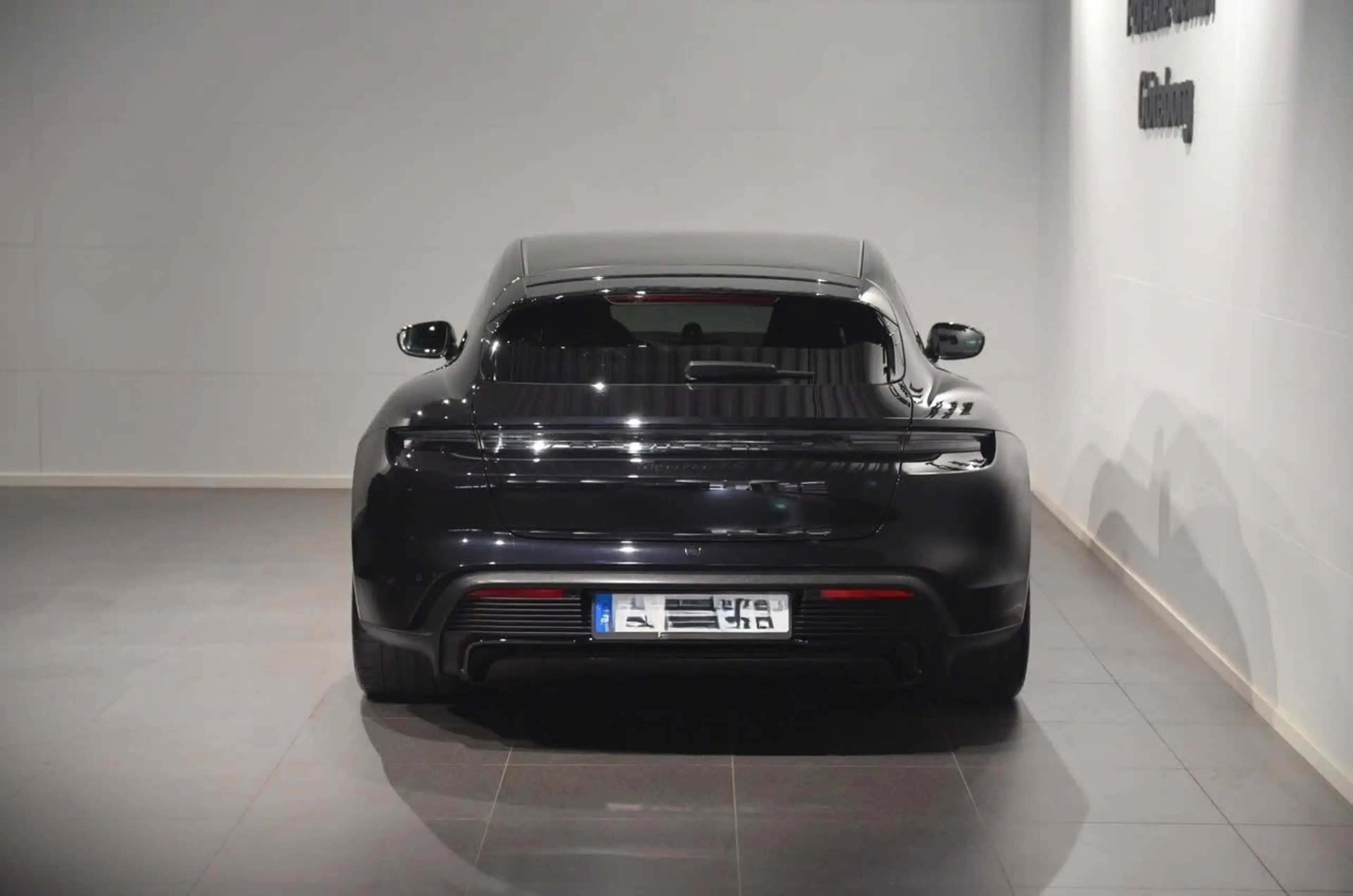 Porsche Taycan Sport Turismo GTS — photo 8