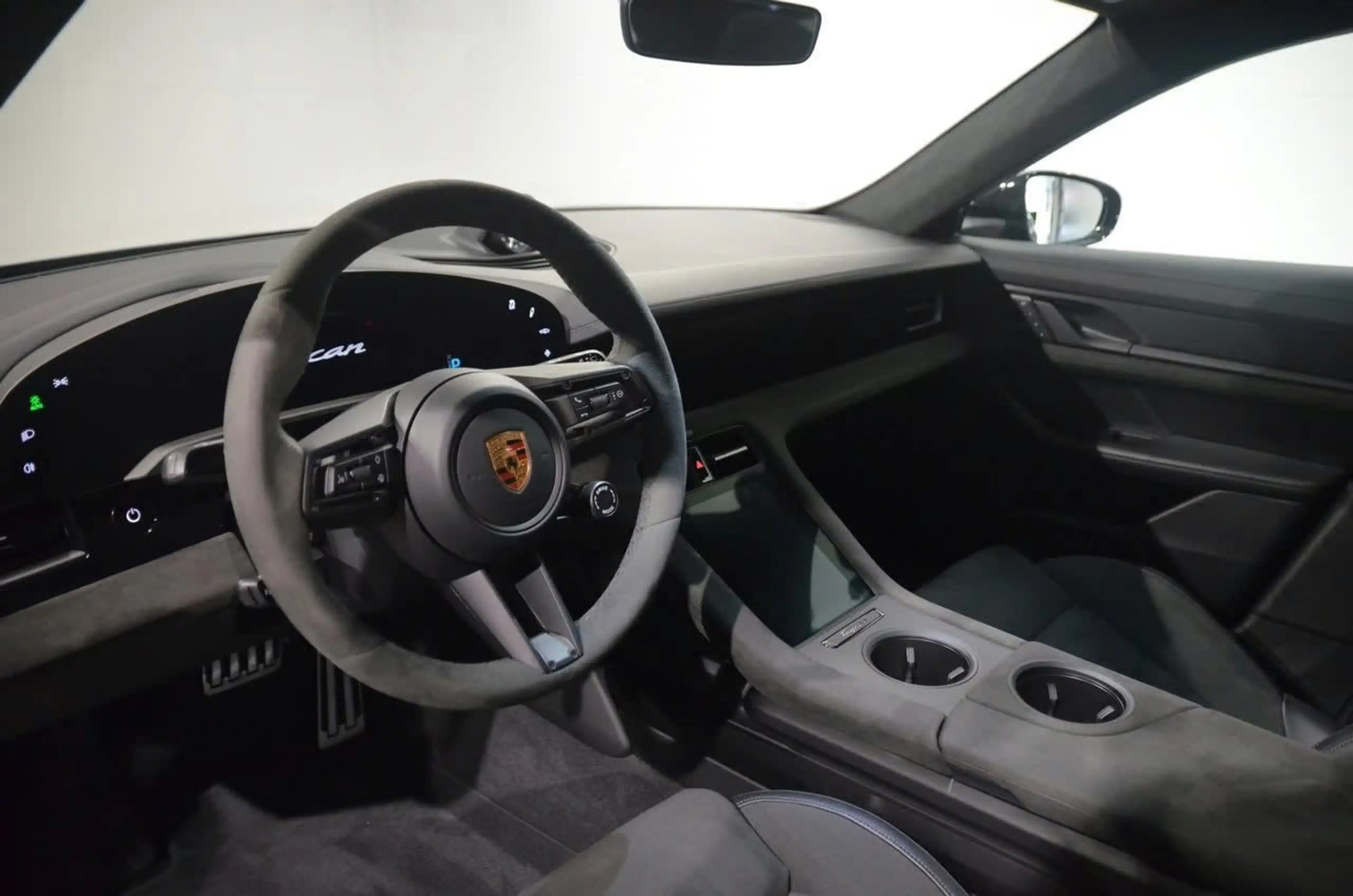 Porsche Taycan Sport Turismo GTS — photo 13