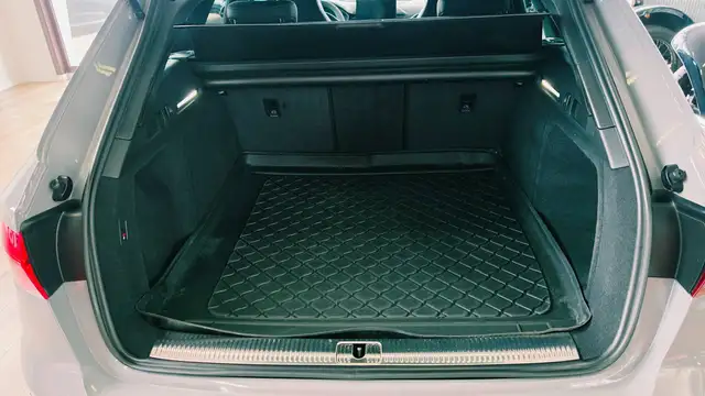 Audi RS4 view 22
