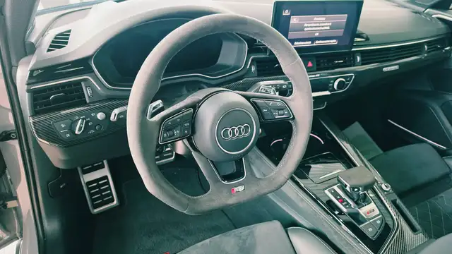 Audi RS4 view 9