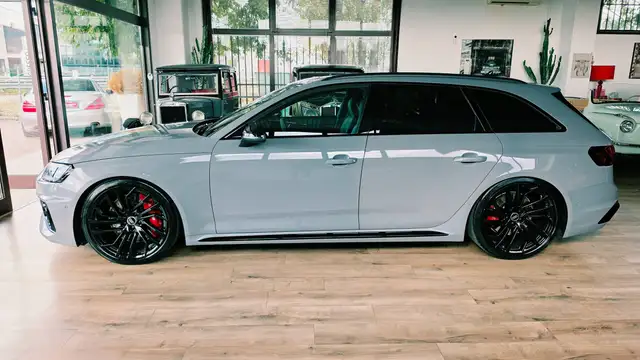 Audi RS4 view 7