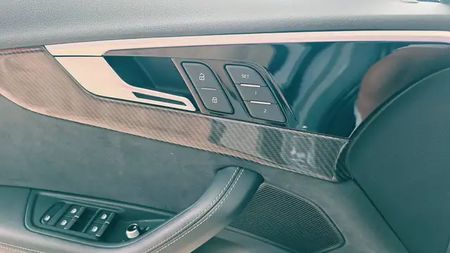 Audi RS4 view 18