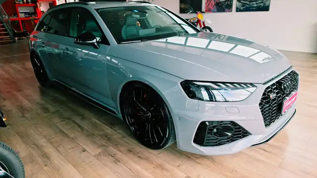 Audi RS4 view 15