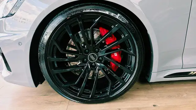 Audi RS4 view 17
