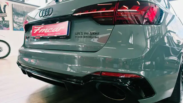 Audi RS4 view 6