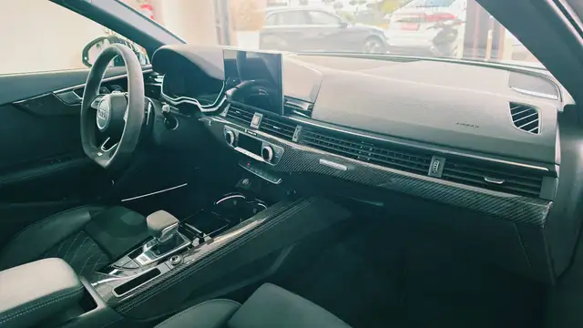 Audi RS4 view 24