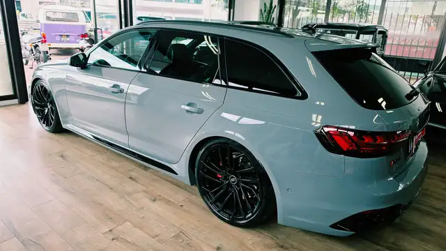 Audi RS4 view 13