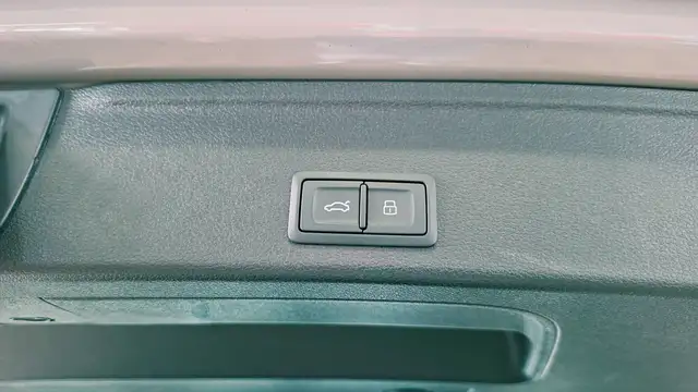 Audi RS4 view 23