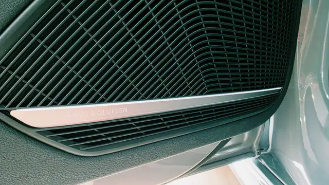 Audi RS4 view 16