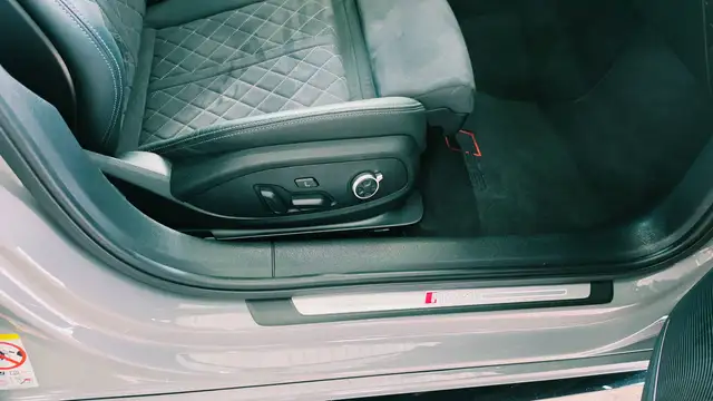 Audi RS4 view 26