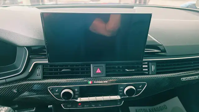 Audi RS4 view 21