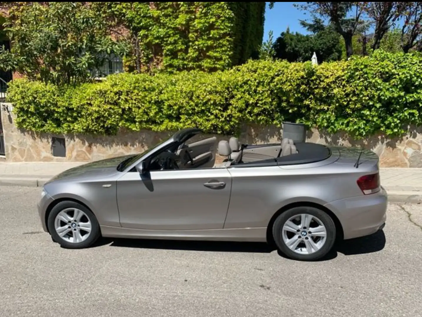 BMW 120 120dA Cabrio - 1