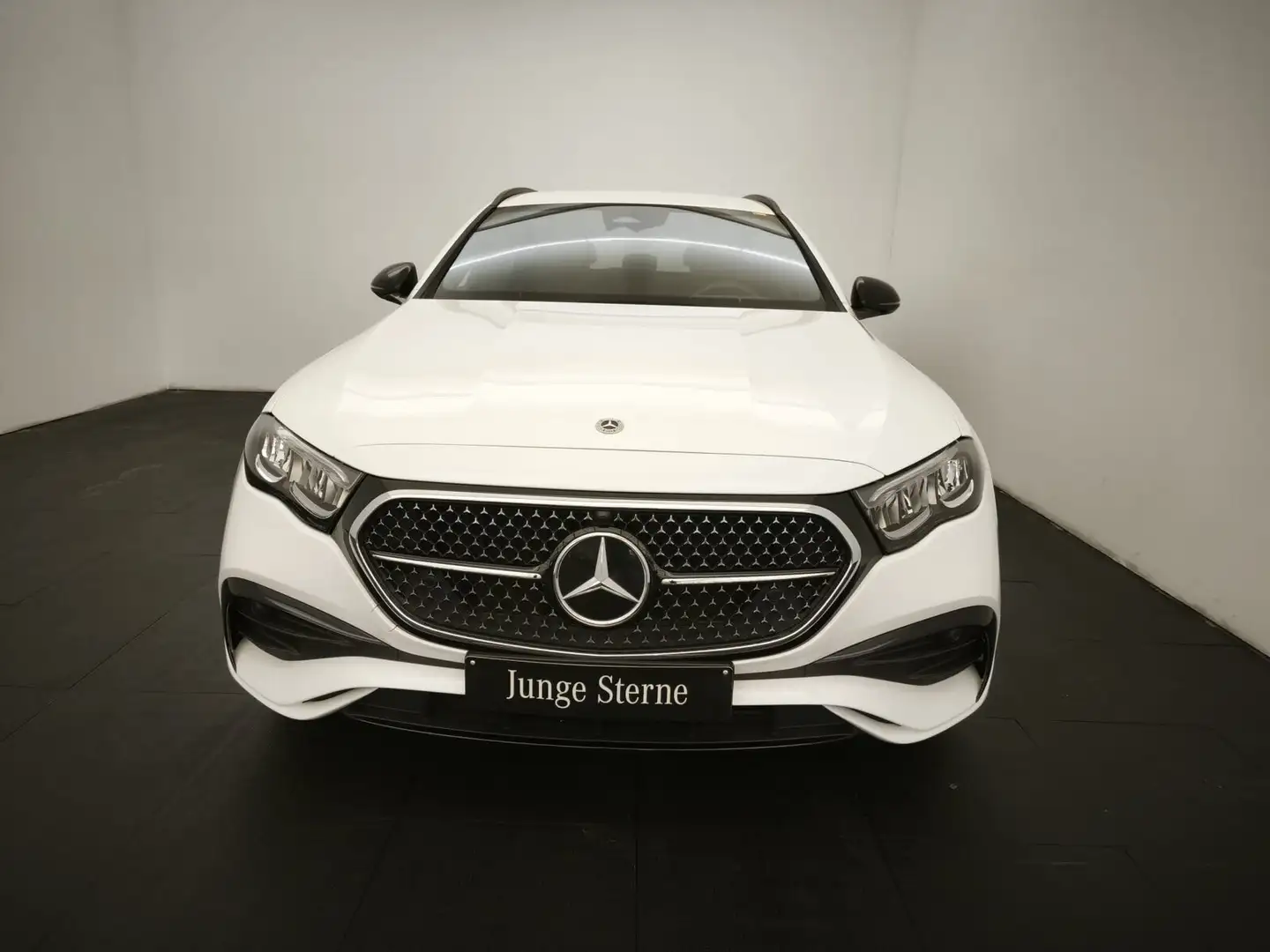 Mercedes-Benz E 220 E 220 T d AMG Advanced Night AHK Distro Ambiente R Weiß - 2