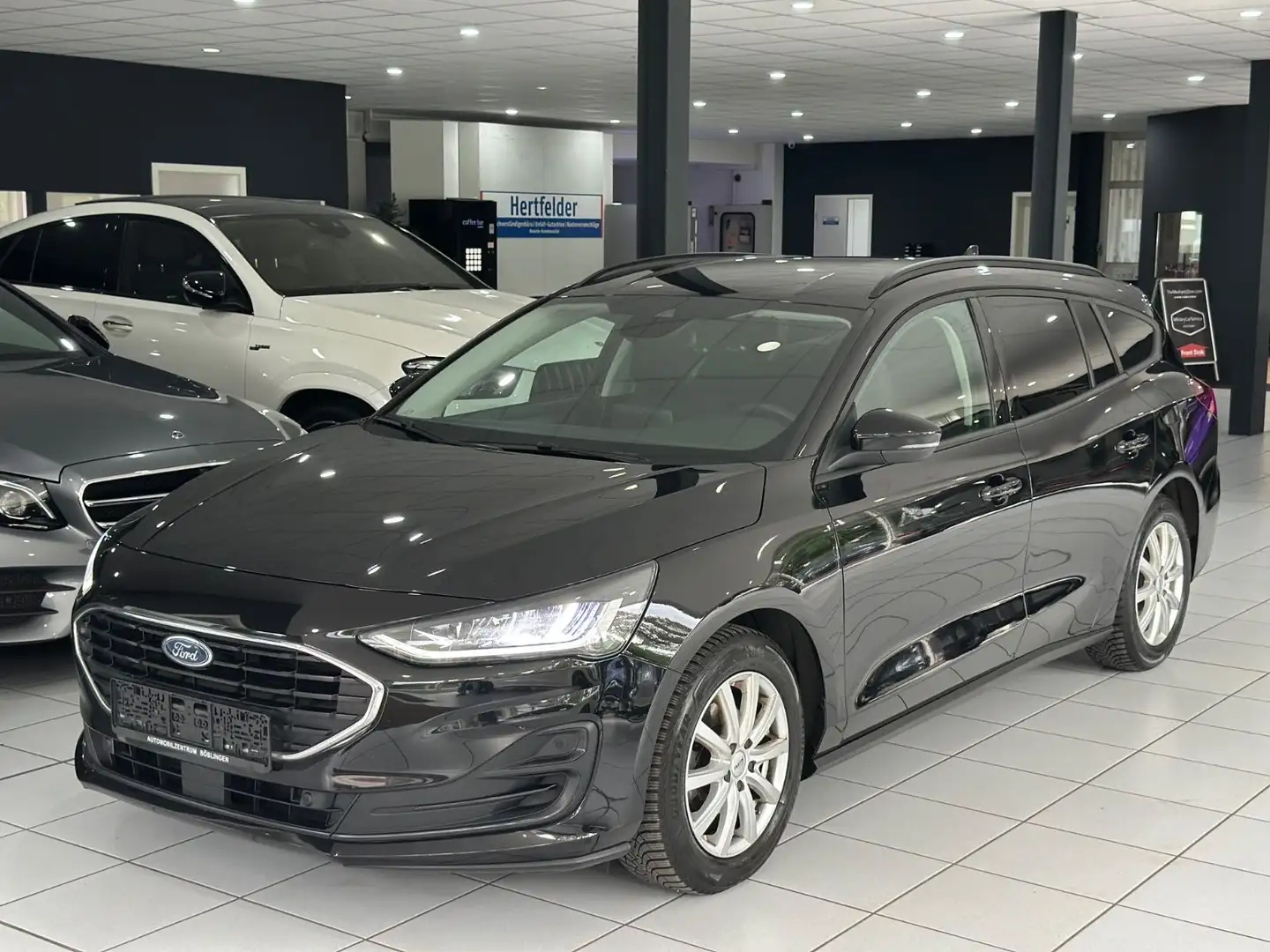 Ford Focus Turnier C&C*AUTOMATIK*LED*WINTER*CARPLAY* Schwarz - 1