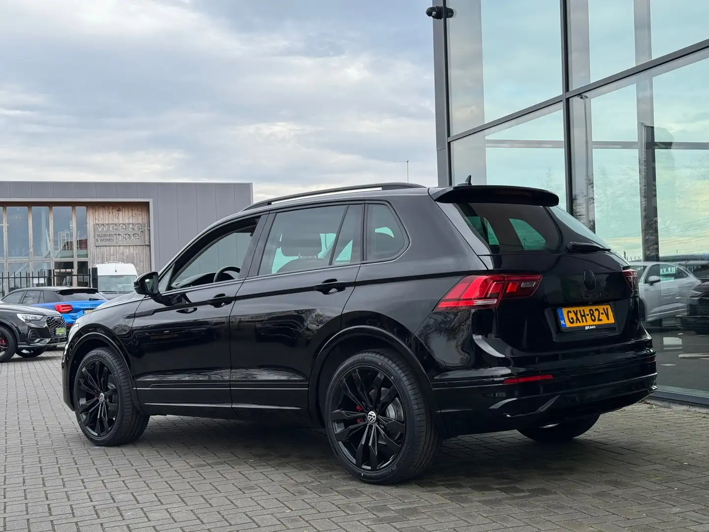 Volkswagen Tiguan 1.5 TSI *Black edition * Camera * Cruise Control * Zwart - 2