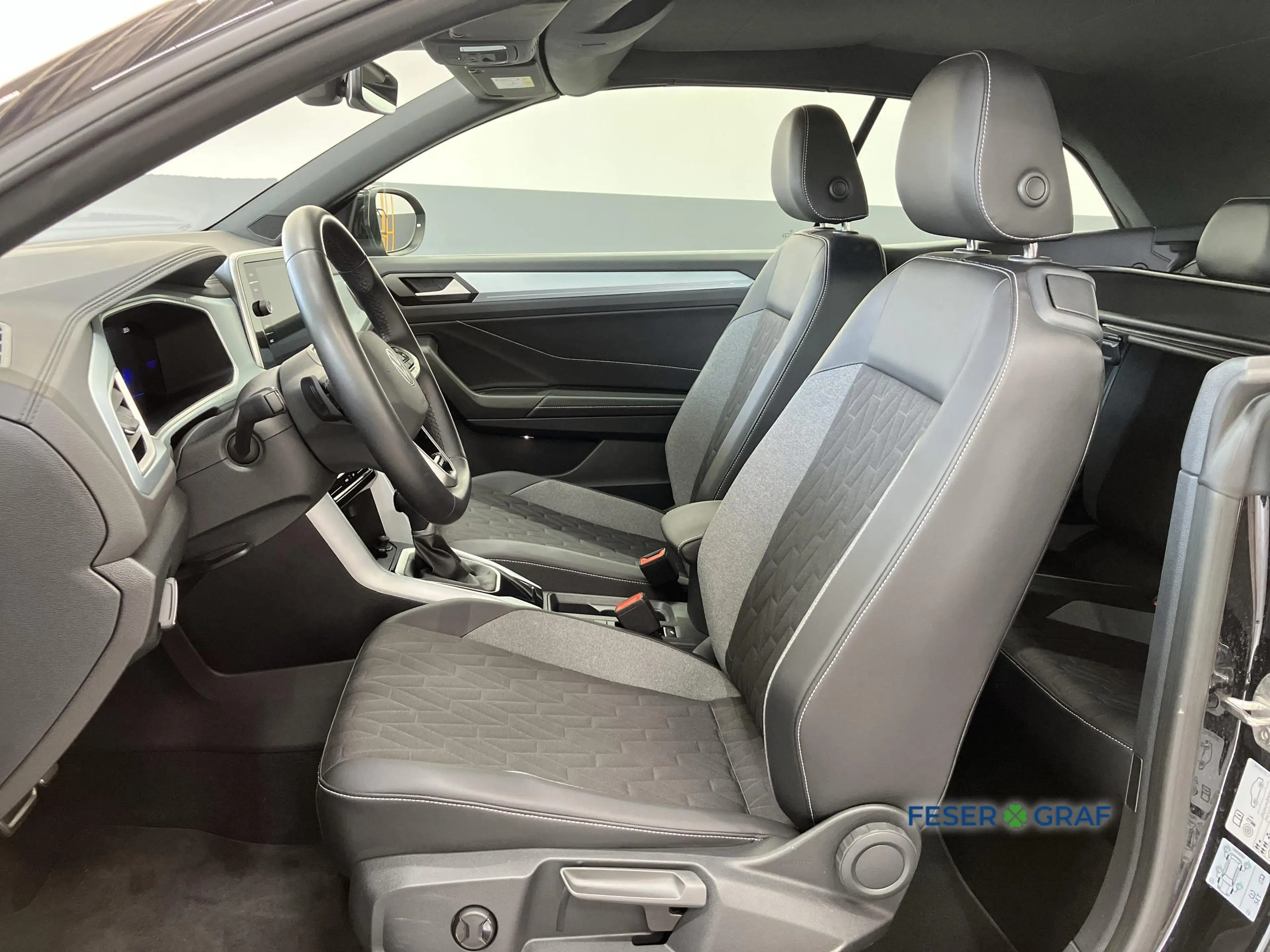 Volkswagen T-Roc Cabriolet ENERGY 1.5 TSI DSG AHK RFK SHZ — photo 6