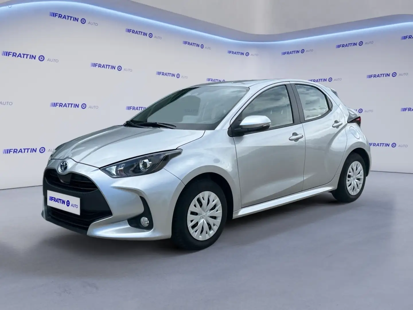 Toyota Yaris 1.5 Hybrid 5 porte Active Argento - 1