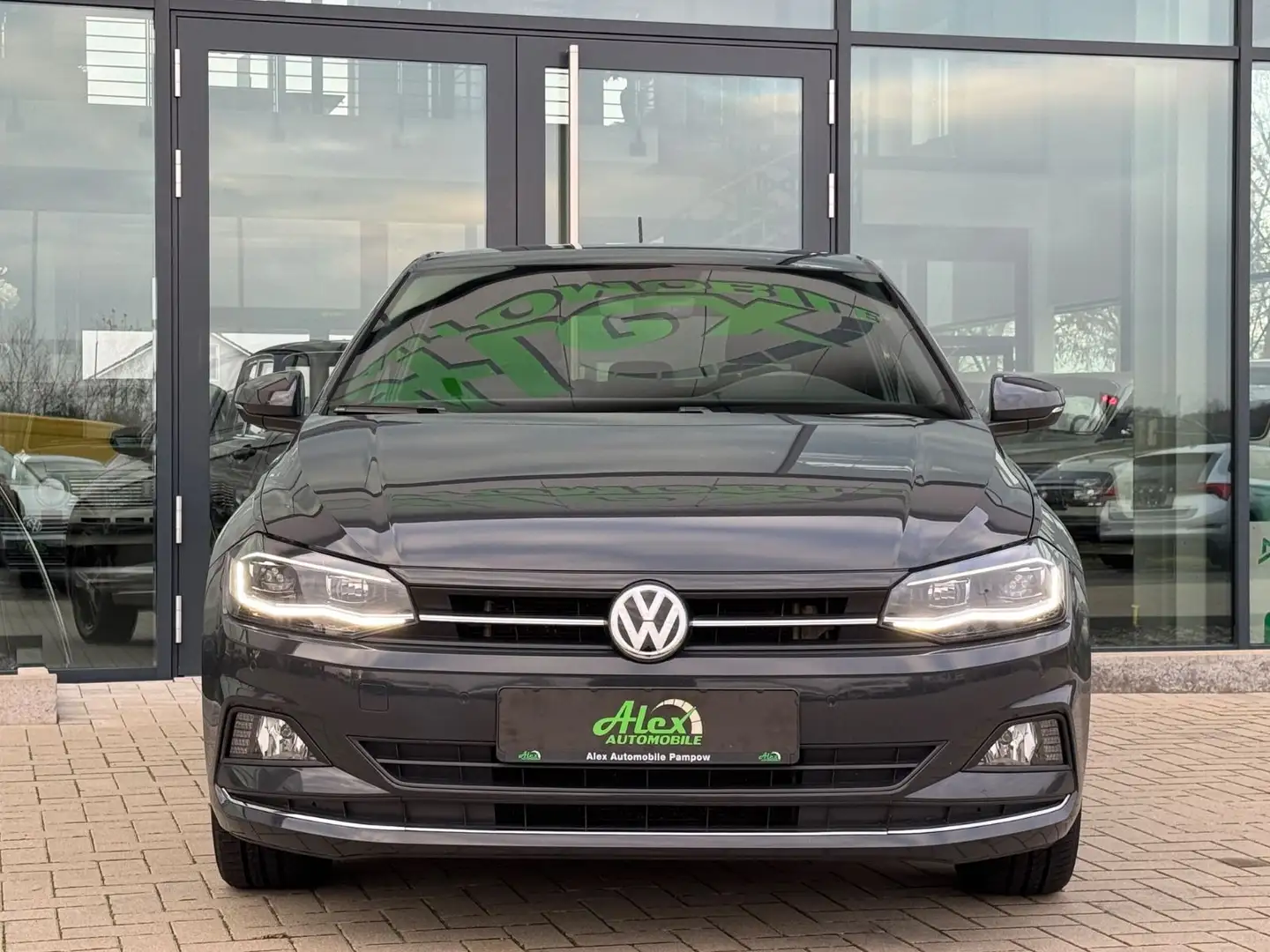 Volkswagen Polo VI 1.0 TSI Highline Pano ACC LED Virtual Grau - 2
