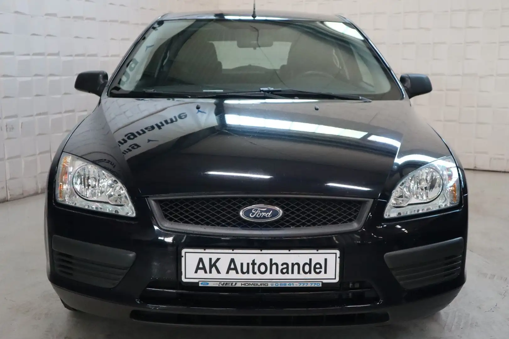 Ford Focus Lim. Trend Blau - 2