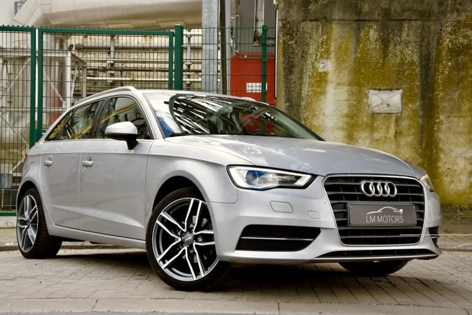 Audi A3 1.0 30TFSi **BENZINE** Gris - 1
