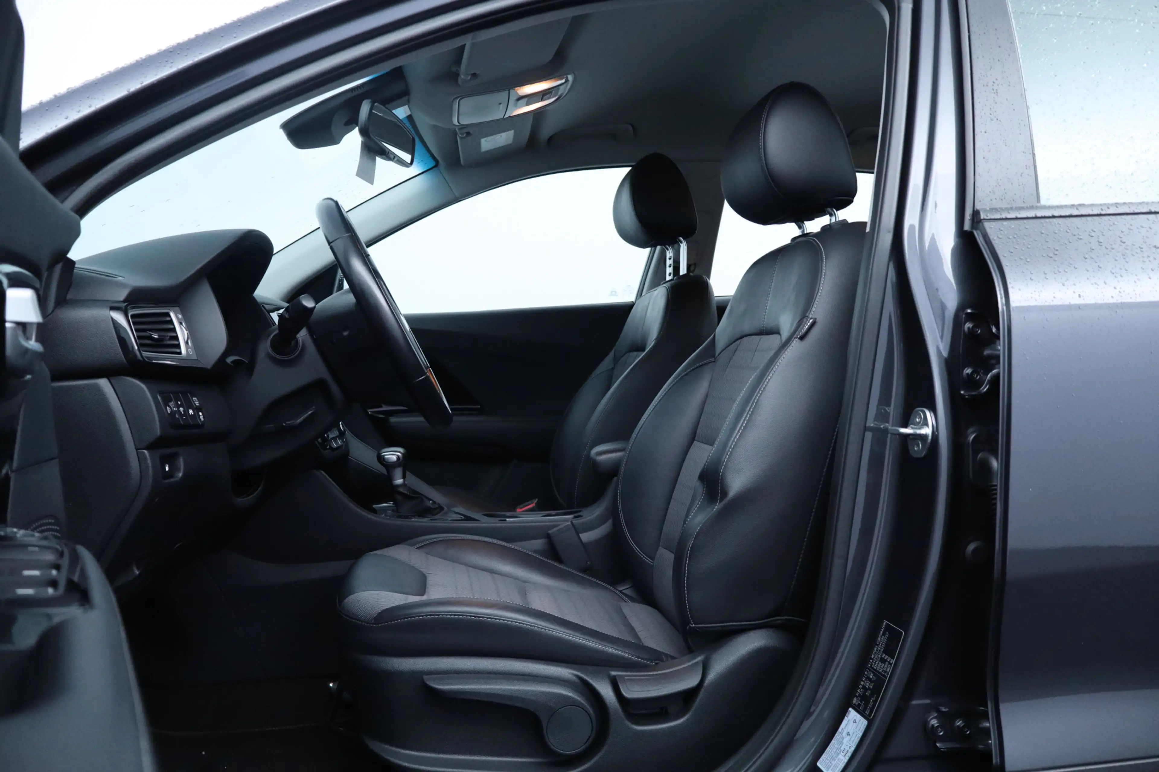 Kia Niro 1.6 GDi Hybrid DynamicLine/ 16'' LMV/ Apple + Andr — photo 12