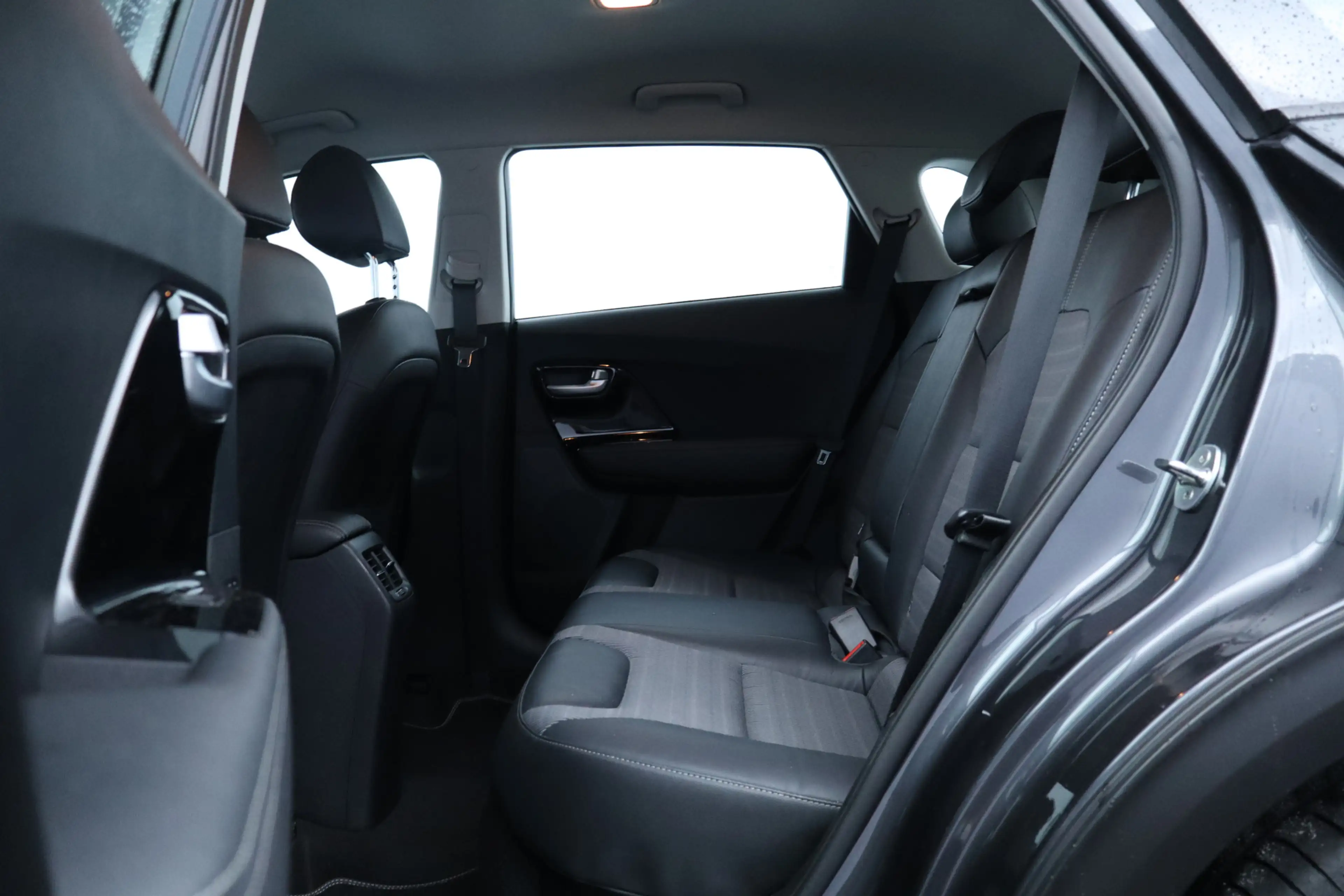 Kia Niro 1.6 GDi Hybrid DynamicLine/ 16'' LMV/ Apple + Andr — photo 13