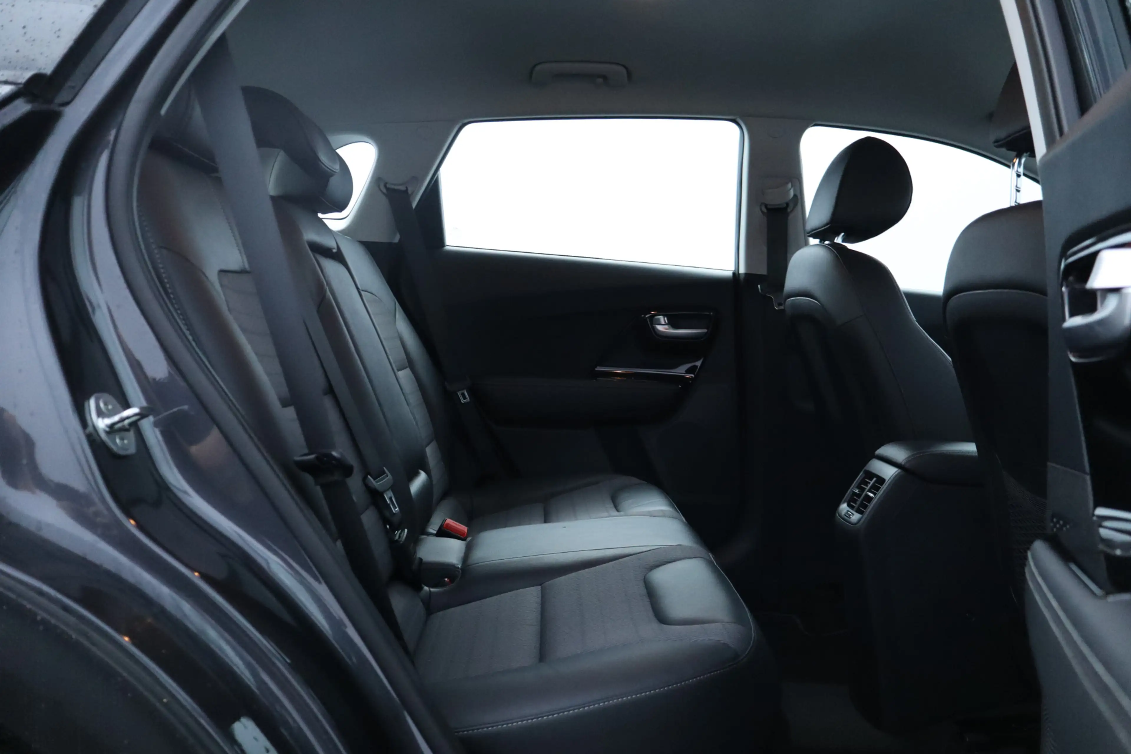 Kia Niro 1.6 GDi Hybrid DynamicLine/ 16'' LMV/ Apple + Andr — photo 15
