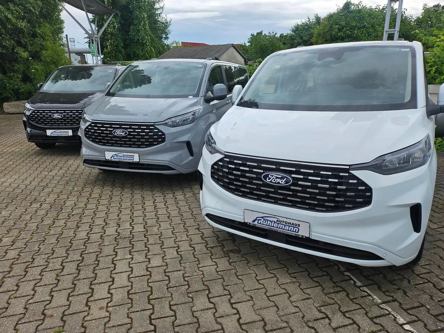 Ford Tourneo Custom L2 TiTANIUM X VOLL AUTOMATIK 5 JAHRE GARANTIE Grijs - 2