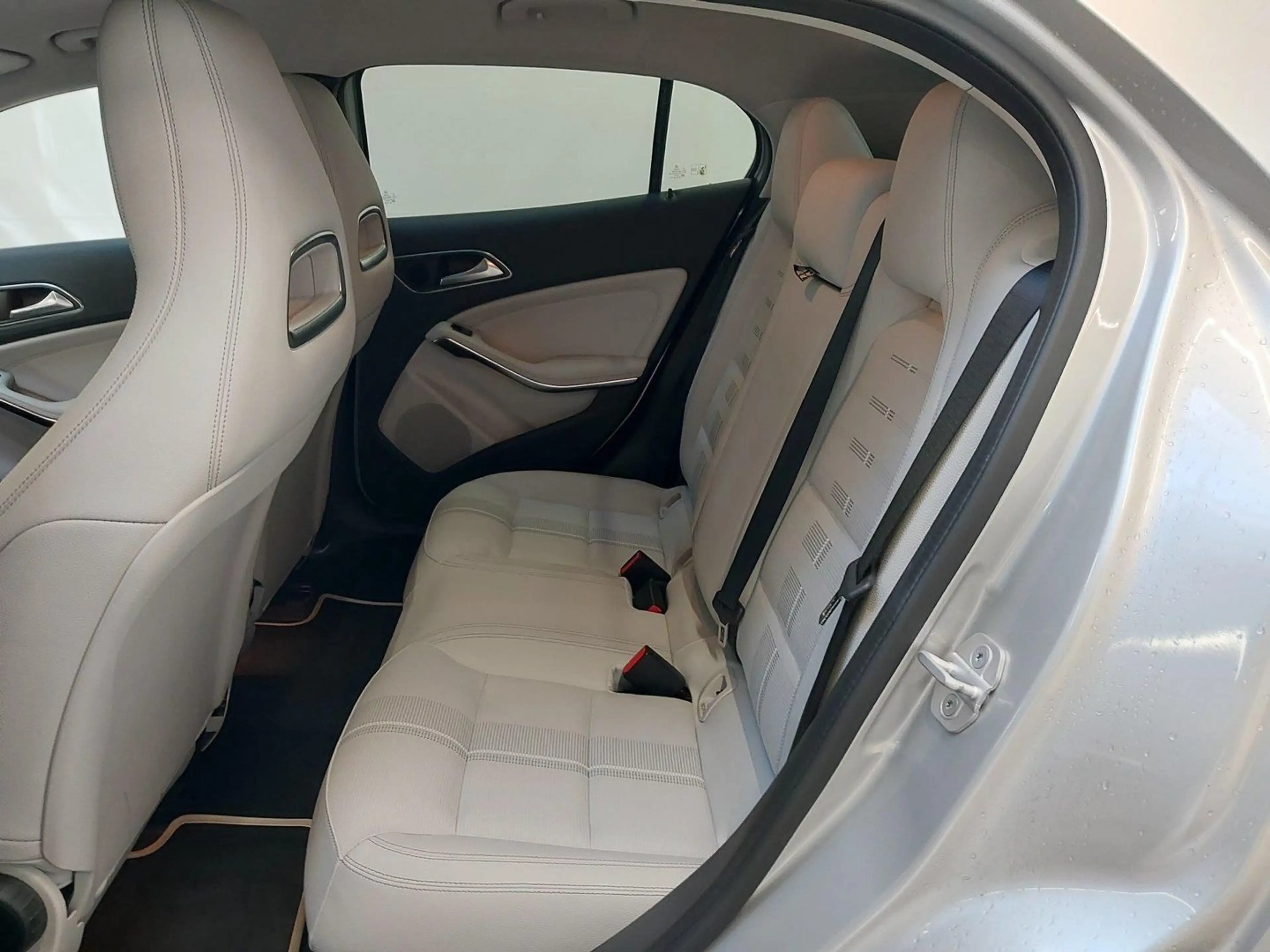 Mercedes-Benz GLA 220 4Matic Urban *LED*Navi*Kamera*Tempomat* — photo 11