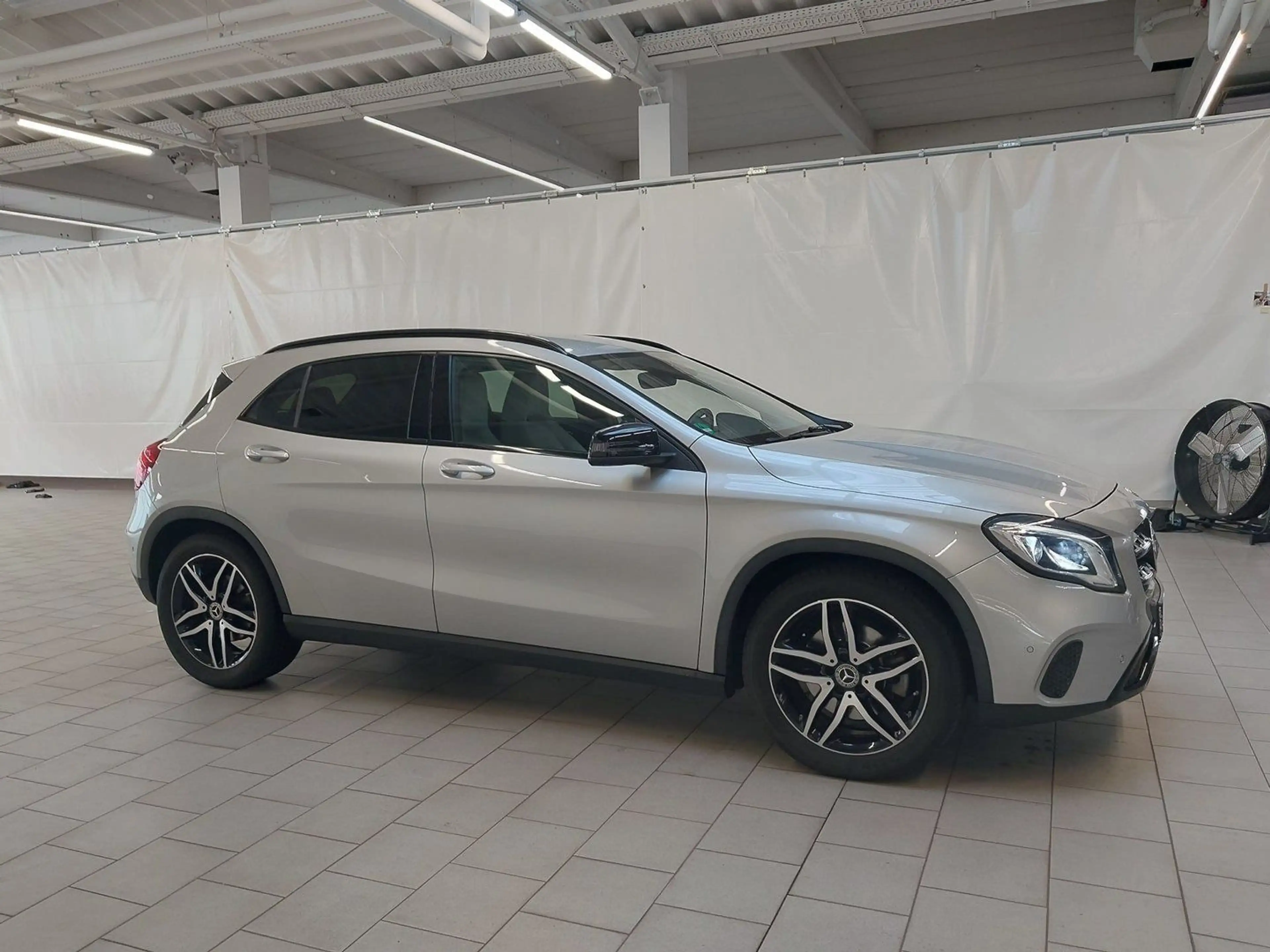 Mercedes-Benz GLA 220 4Matic Urban *LED*Navi*Kamera*Tempomat* — photo 4
