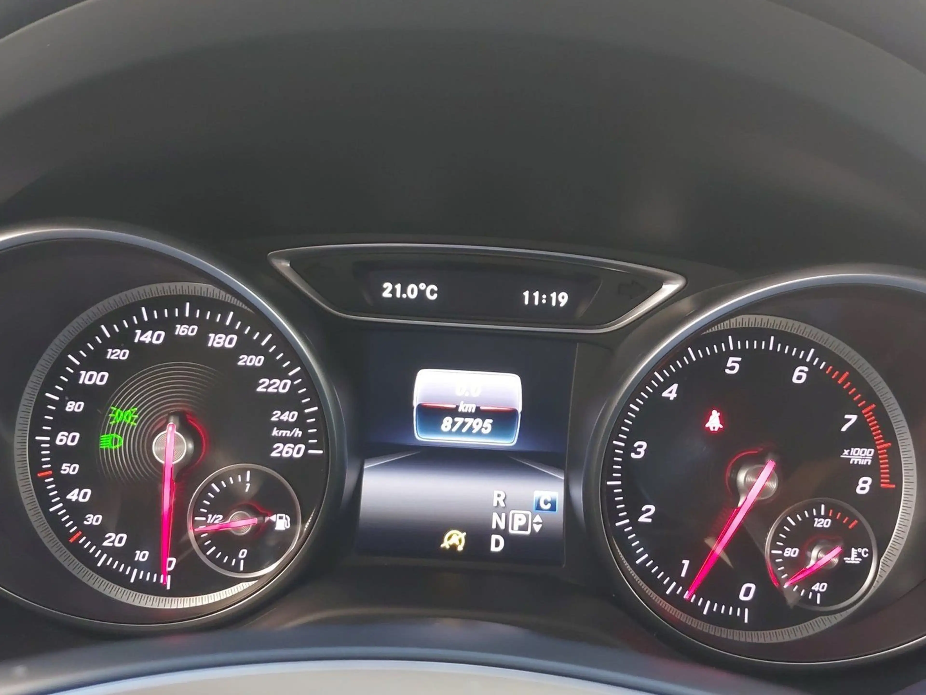 Mercedes-Benz GLA 220 4Matic Urban *LED*Navi*Kamera*Tempomat* — photo 14