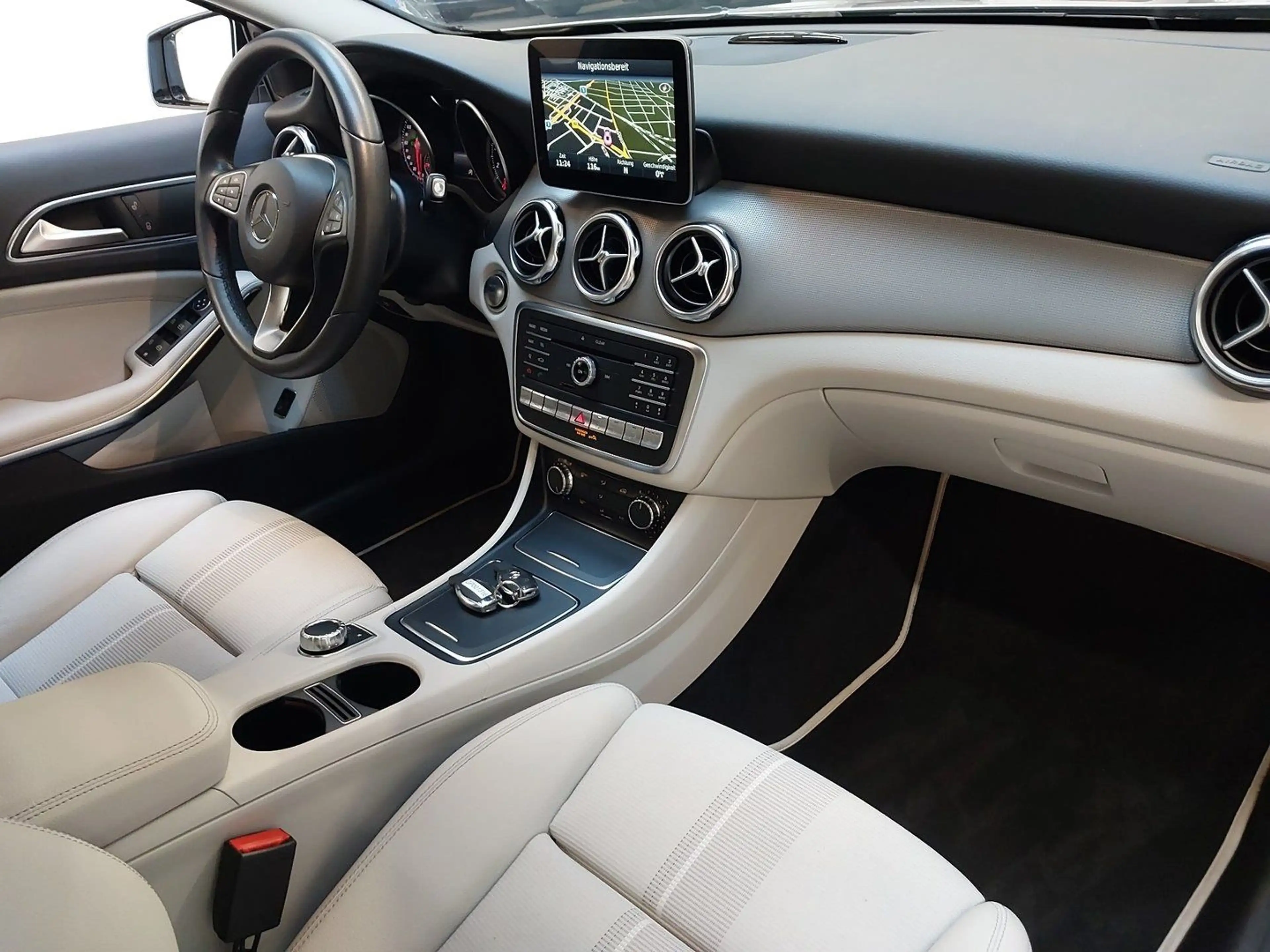 Mercedes-Benz GLA 220 4Matic Urban *LED*Navi*Kamera*Tempomat* — photo 8