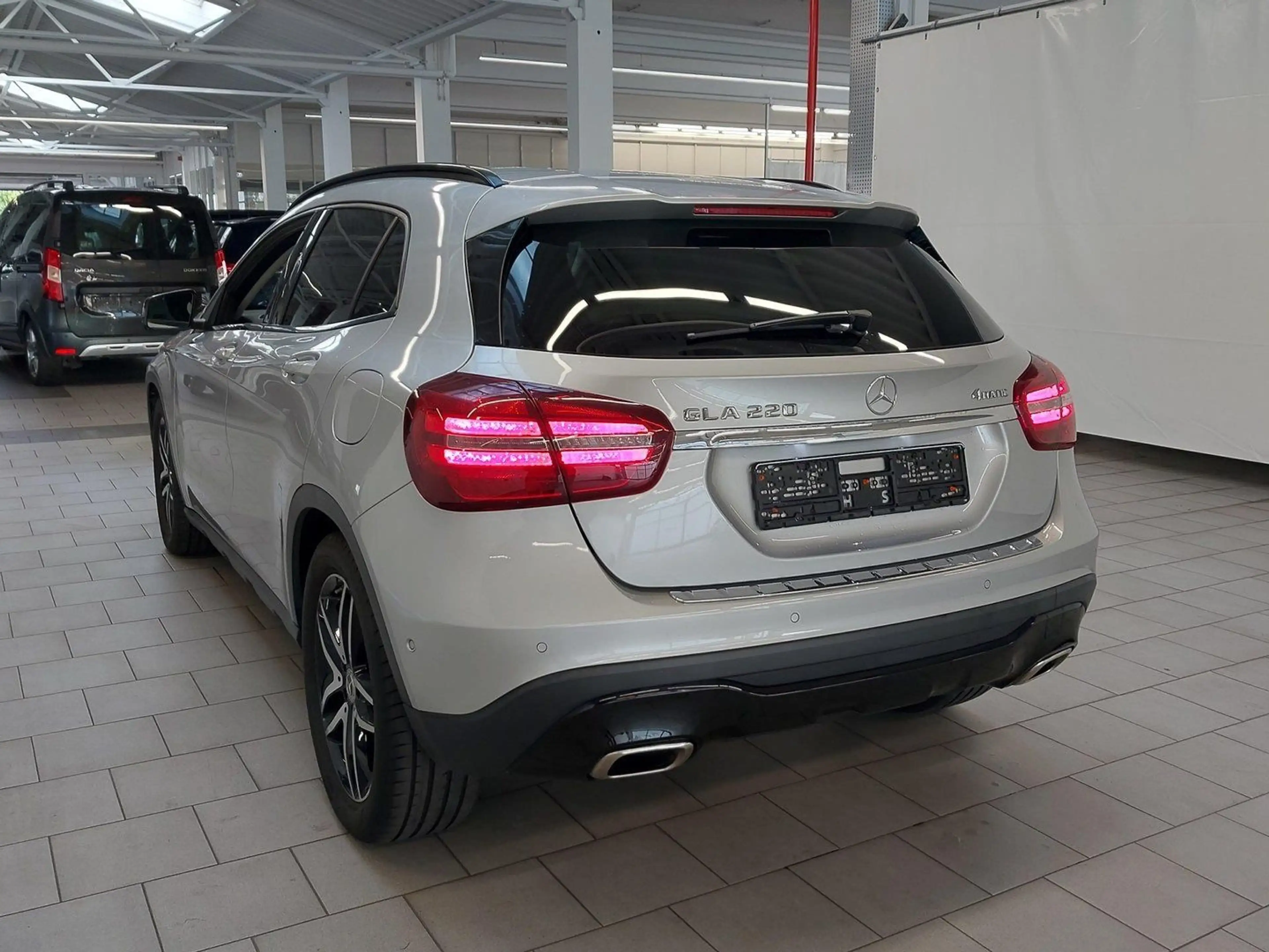 Mercedes-Benz GLA 220 4Matic Urban *LED*Navi*Kamera*Tempomat* — photo 6