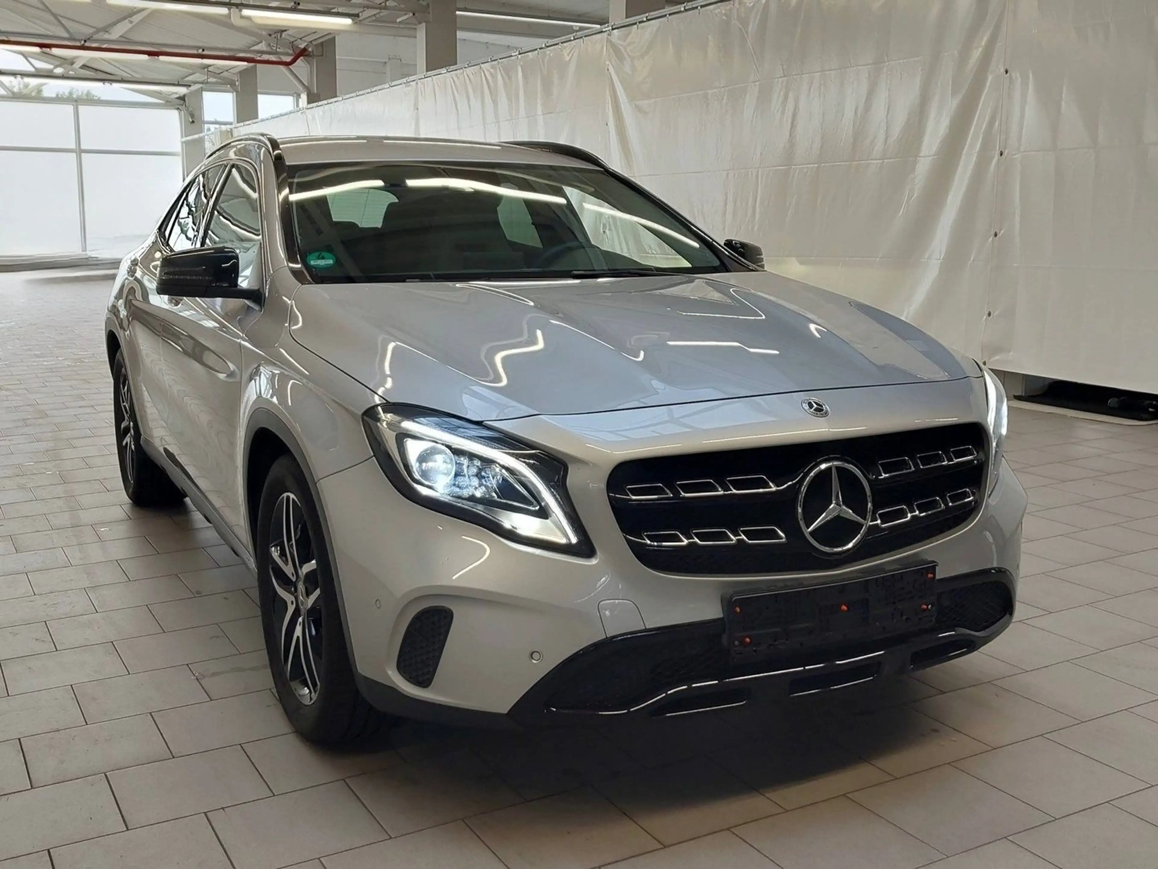 Mercedes-Benz GLA 220 4Matic Urban *LED*Navi*Kamera*Tempomat* — photo 2