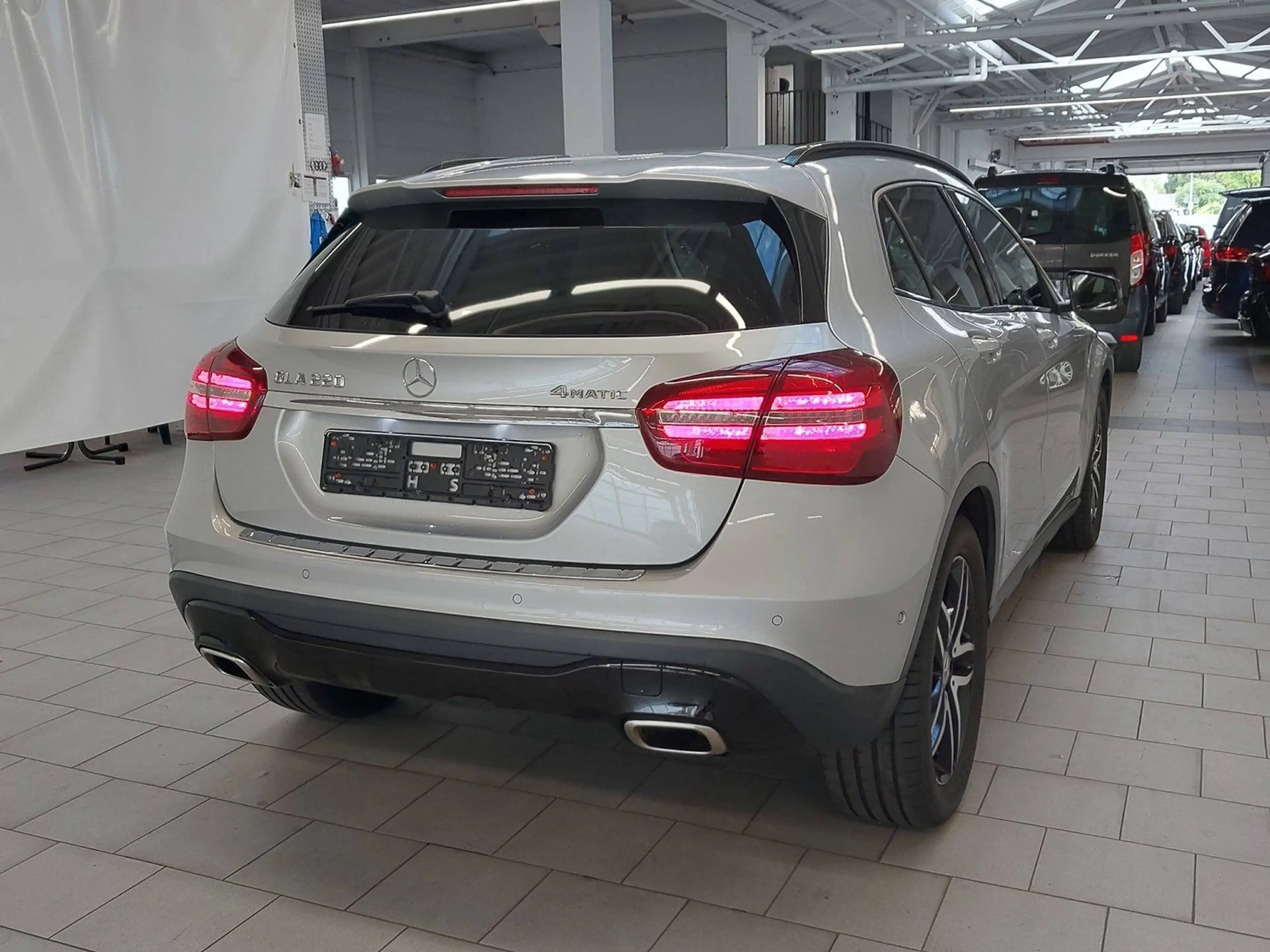 Mercedes-Benz GLA 220 4Matic Urban *LED*Navi*Kamera*Tempomat* — photo 5