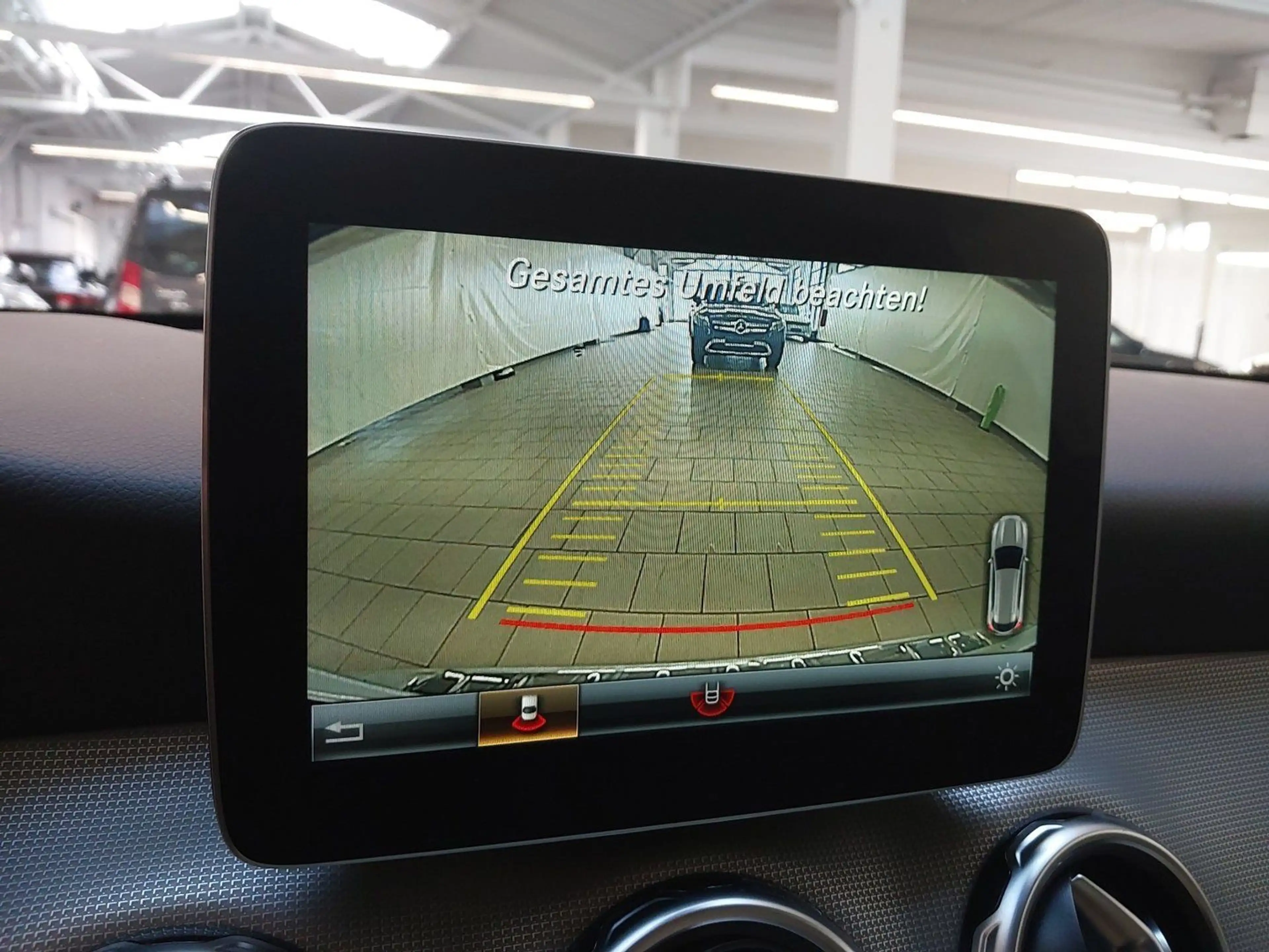 Mercedes-Benz GLA 220 4Matic Urban *LED*Navi*Kamera*Tempomat* — photo 13