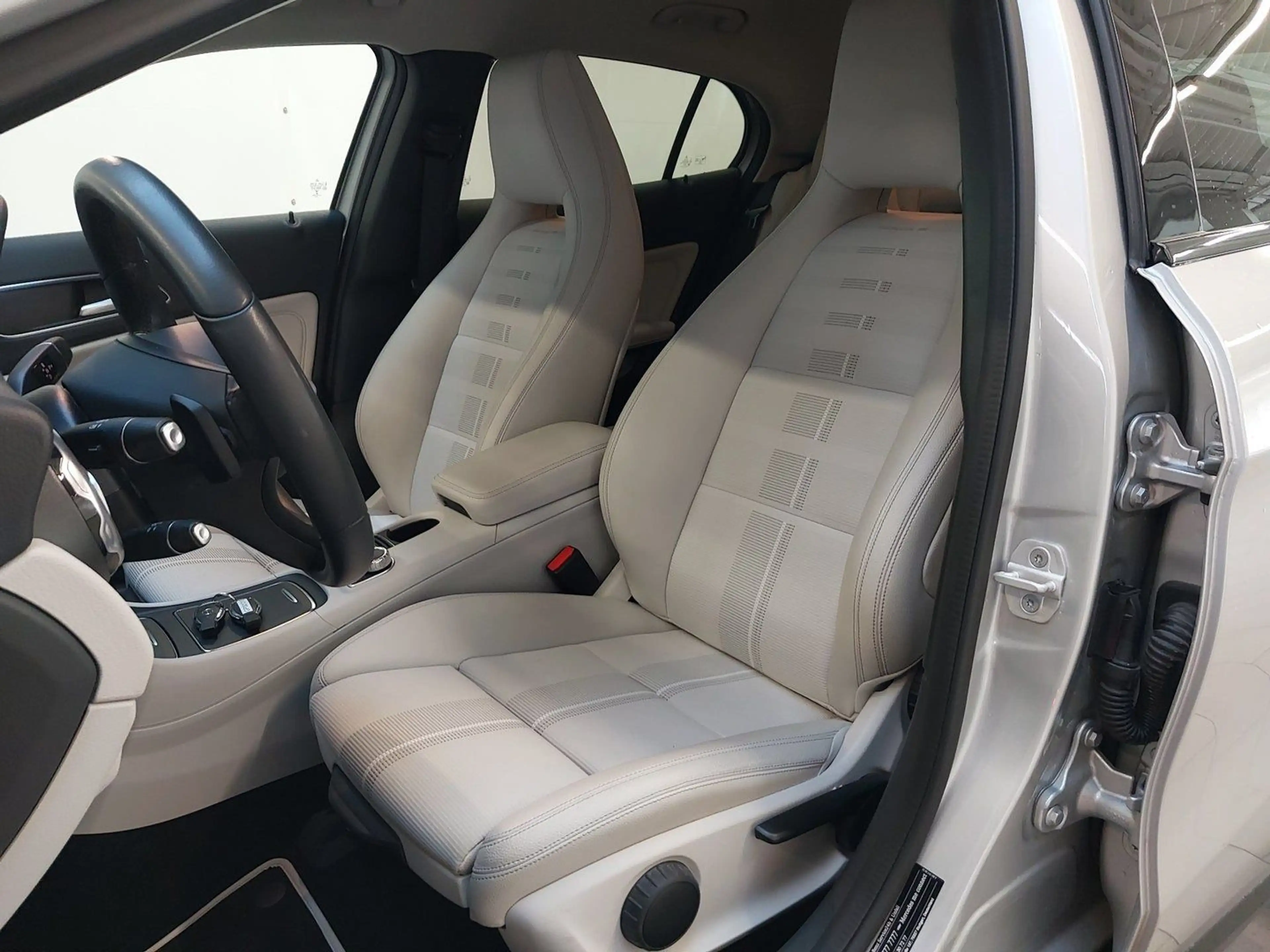 Mercedes-Benz GLA 220 4Matic Urban *LED*Navi*Kamera*Tempomat* — photo 10